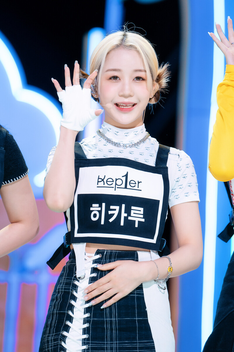 220703 Kep1er Hikaru 'Up!' at Inkigayo documents 8