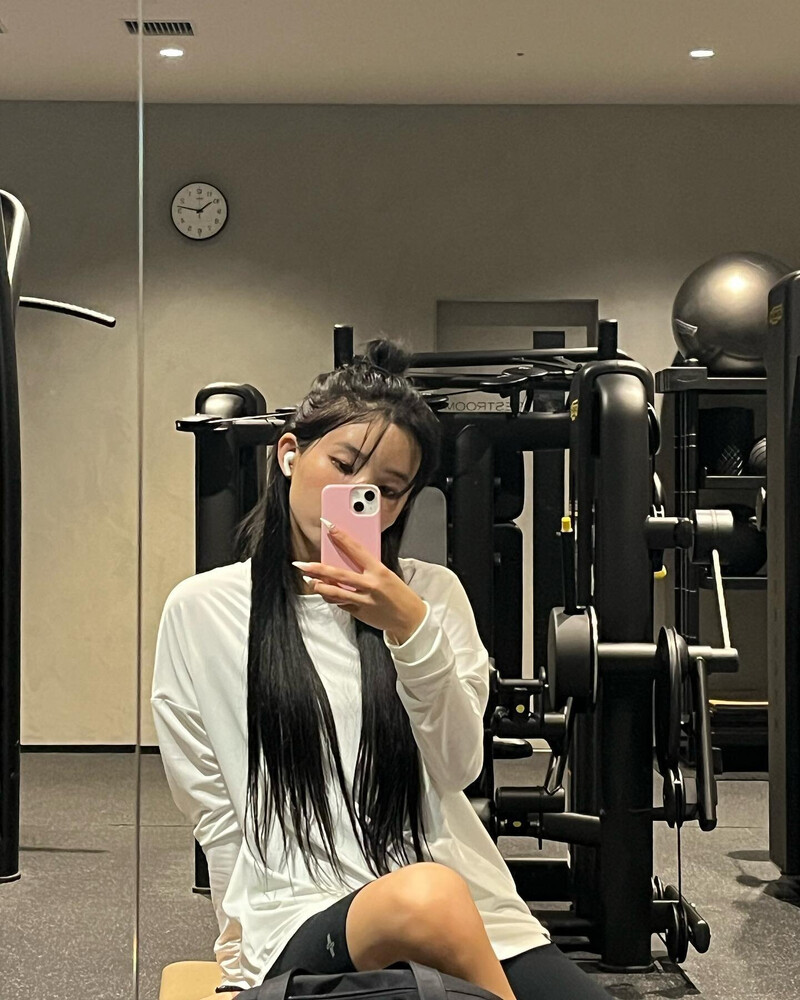 231202 - SOYEON Instagram Update documents 3