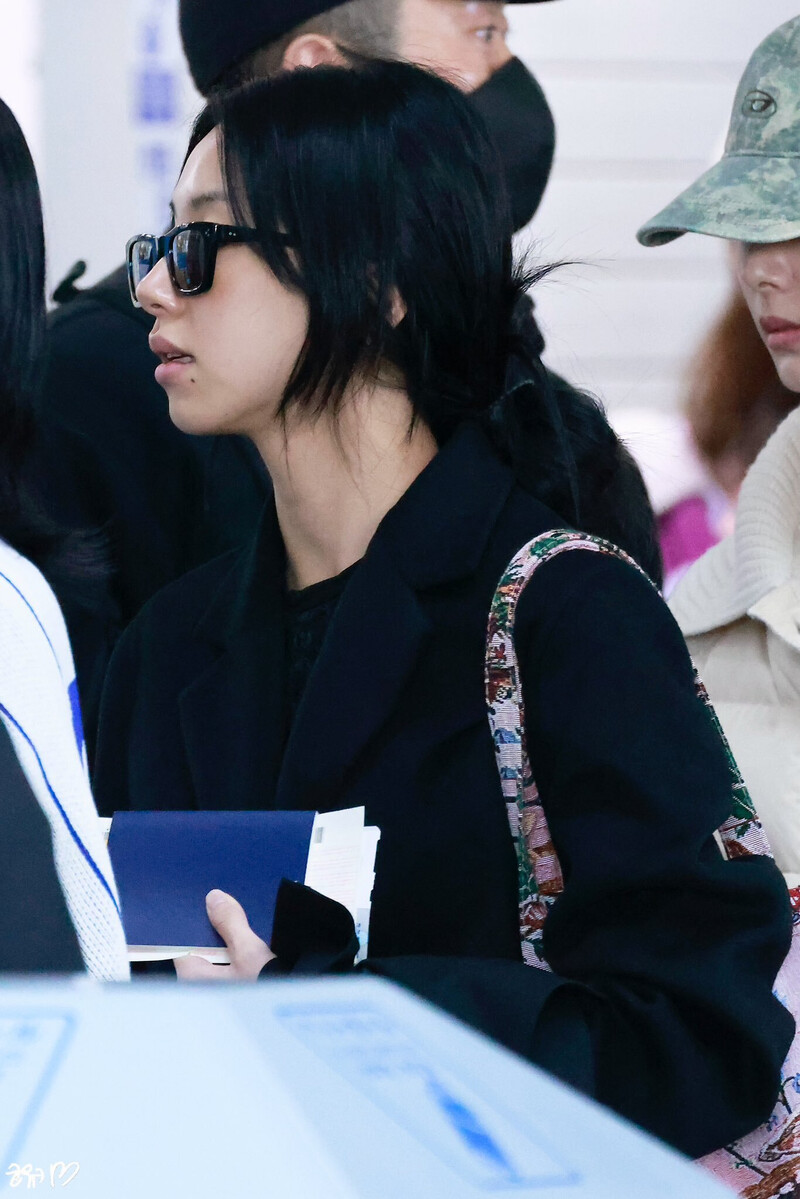 231218 TWICE Chaeyoung at Incheon International Airport documents 1