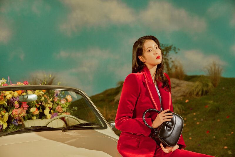 IU for Gucci 2021 Holiday Gift Ideas documents 3