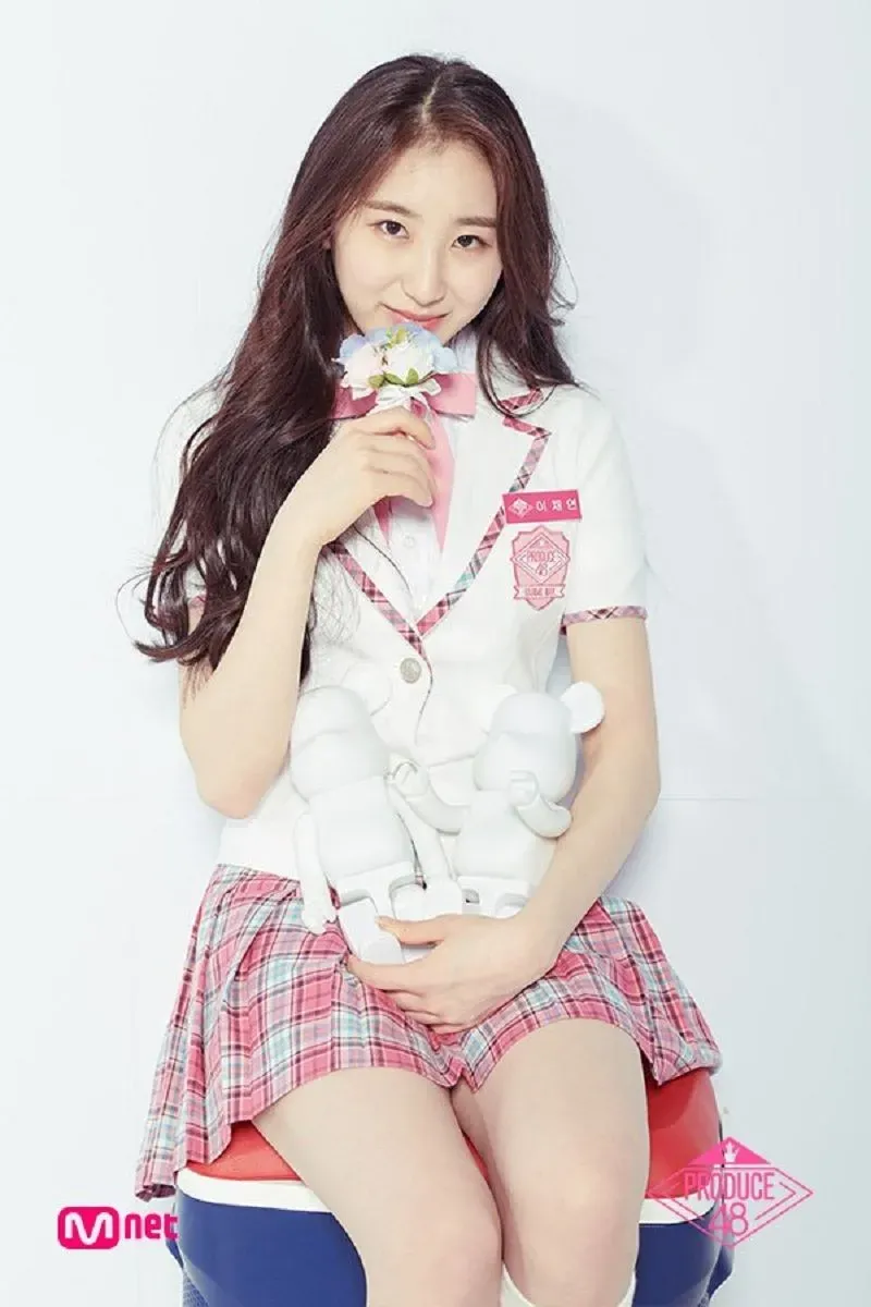 Lee_Chaeyeon_Produce_48_promotional_photo_3.jpg