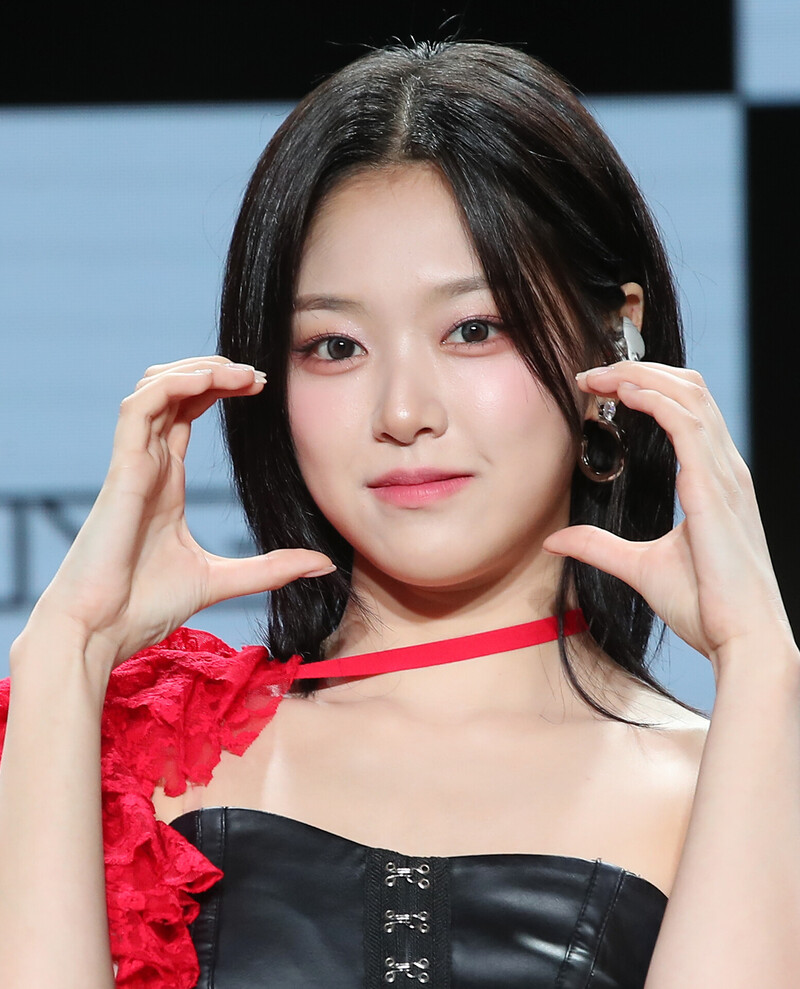 240902 Loossemble HyunJin - 3rd Mini Album 'TTYL' Comeback Showcase documents 4