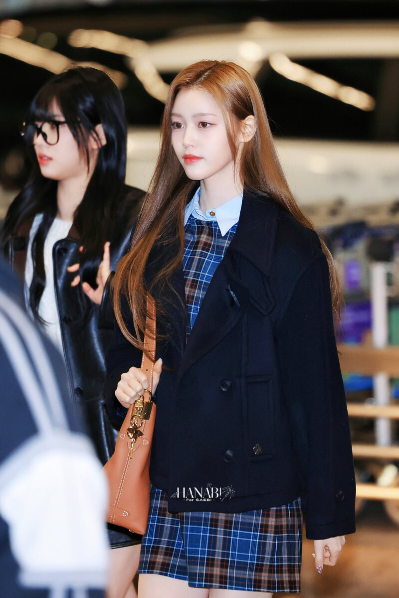 250102 Izna Jeong Saebi at Incheon International Airport documents 7