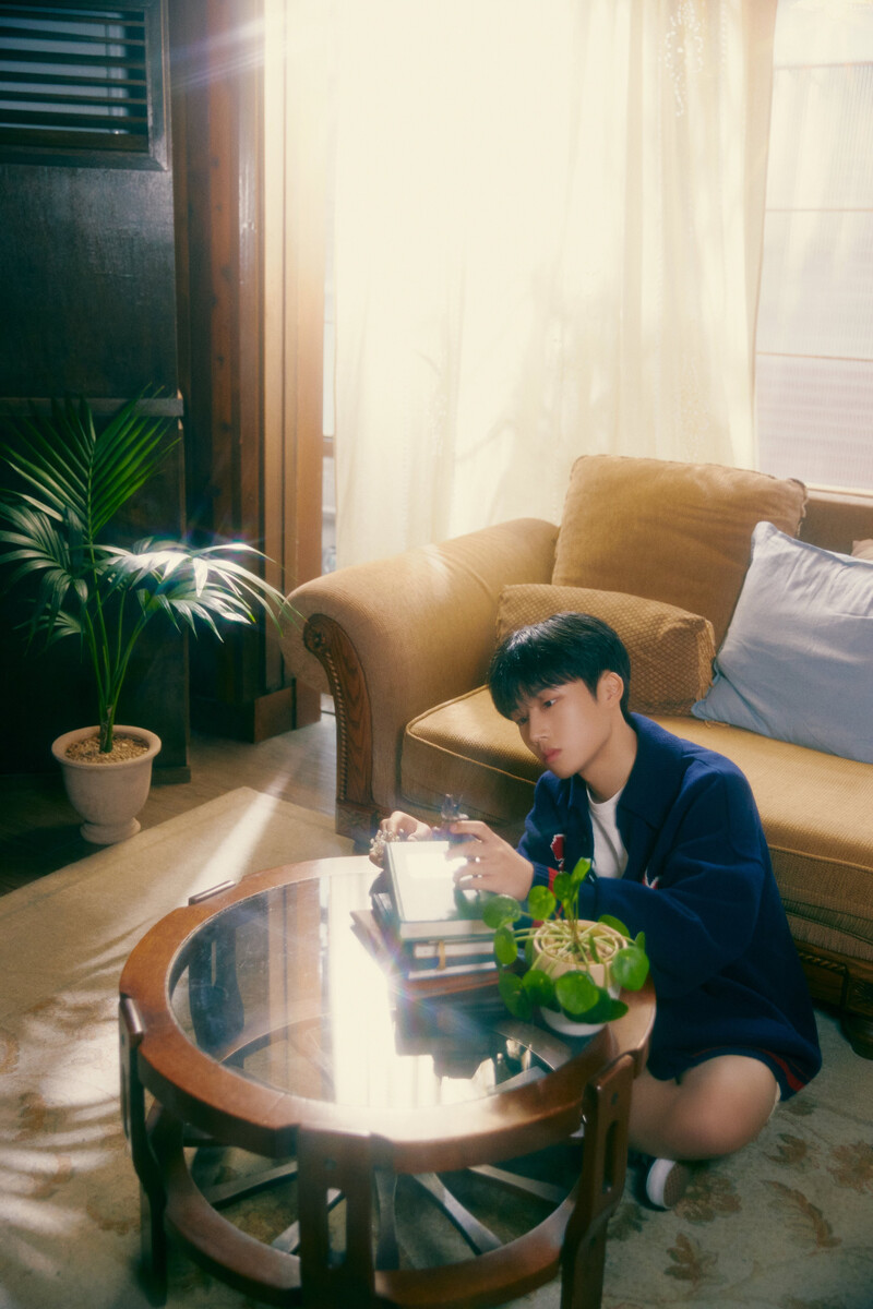 THE WIND Shin Jae Won Debut Profile Photo documents 5