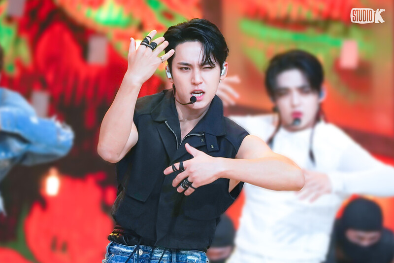 230428 SEVENTEEN Mingyu - 'Super' at Music Bank documents 4