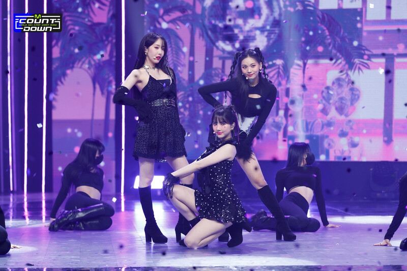 220217 VIVIZ - 'BOP BOP!' + Encore Stage at M Countdown documents 10