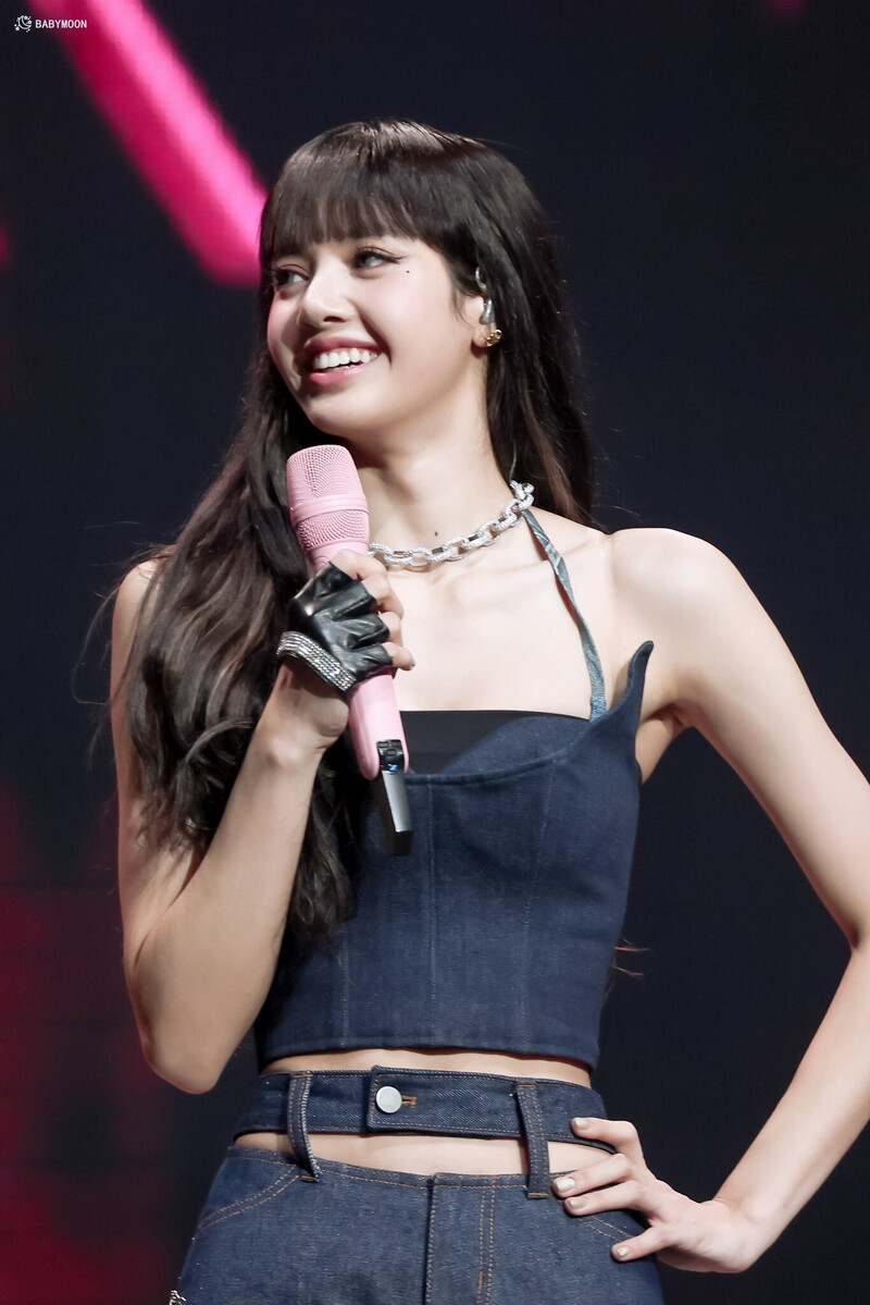 221130 BLACKPINK Lisa - 'BORN PINK' Concert in London Day 1 documents 10