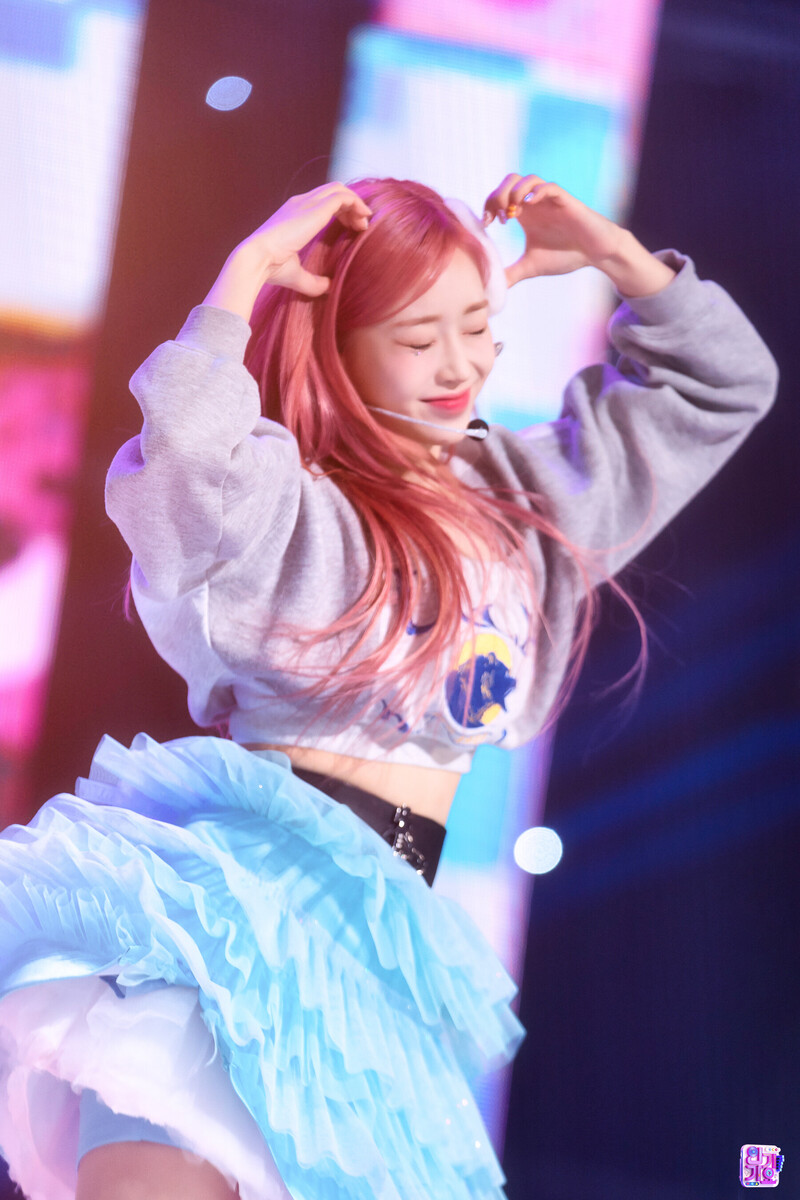 230226 STAYC Sumin - 'Teddy Bear' at Inkigayo documents 2