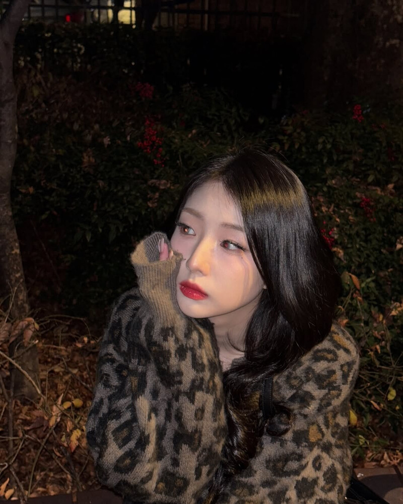 241212 - YeoJin Instagram Update documents 3