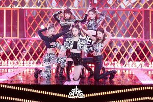 200314 ITZY - "WANNABE" at Music Core (MBC Naver)