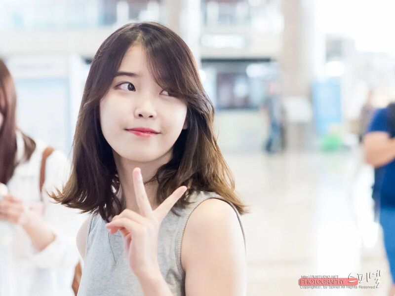 140613 김포공항 출국 아이유 직찍 by 스피넬-15.jpg