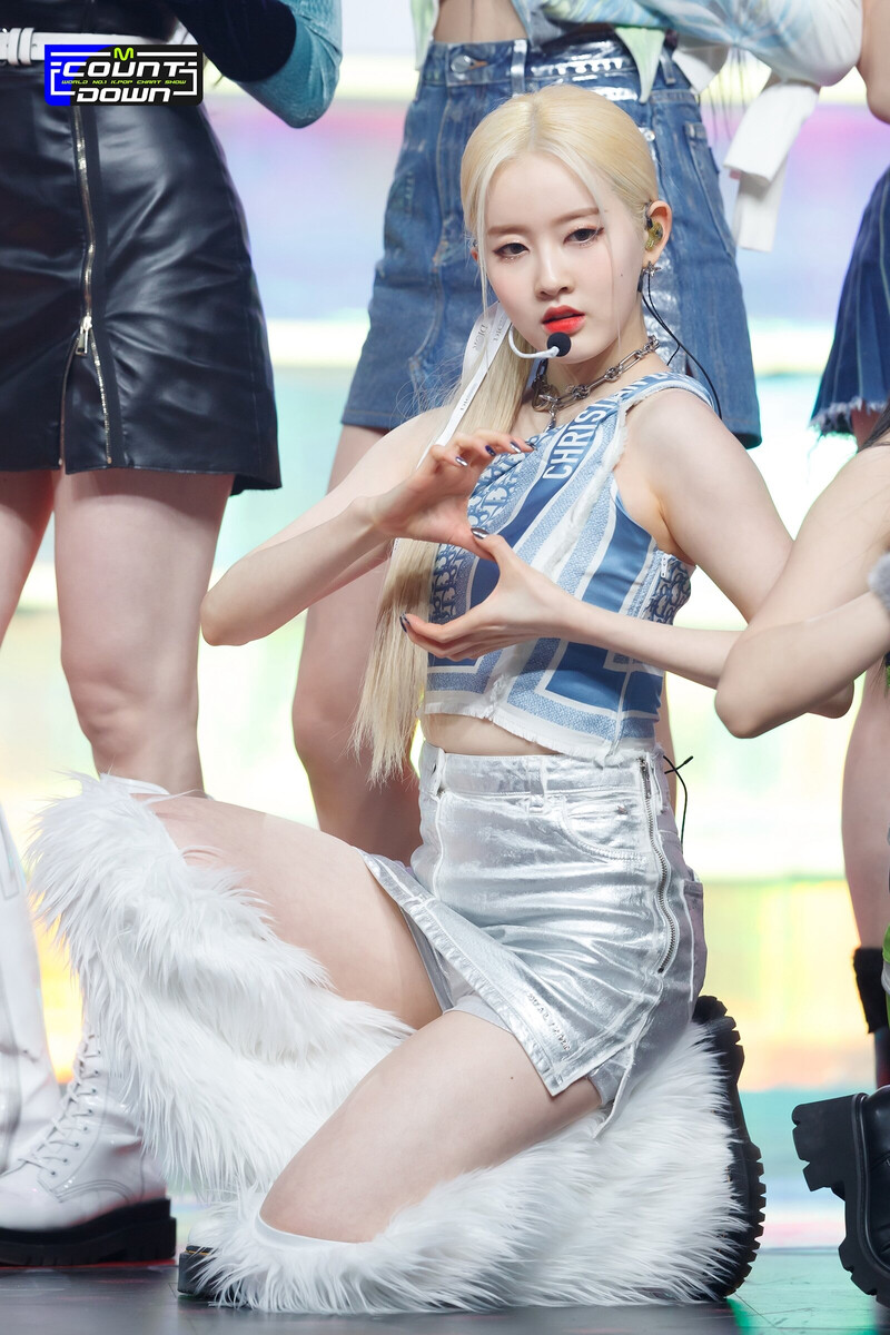 220217 STAYC - 'RUN2U' at M Countdown documents 29