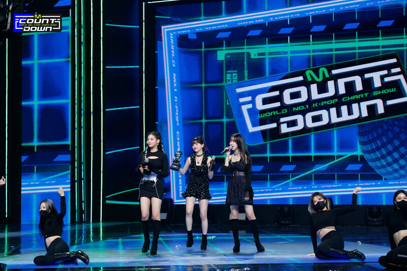 220217 VIVIZ - 'BOP BOP!' + Encore Stage at M Countdown documents 24