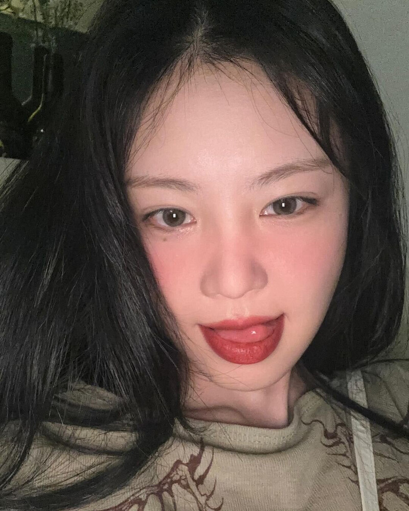 240709 SOOJIN Instagram Update documents 4