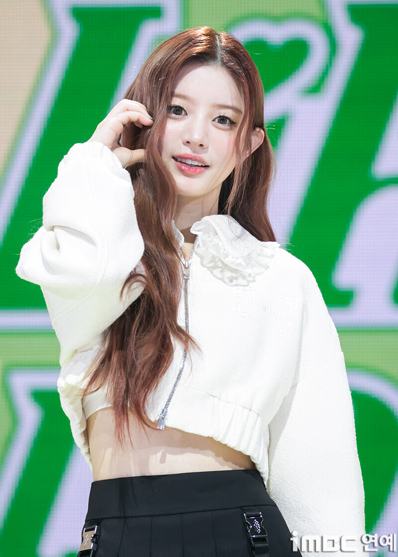 241021 ILLIT Minju at ‘I’LL LIKE YOU’ Media Press Conference documents 11