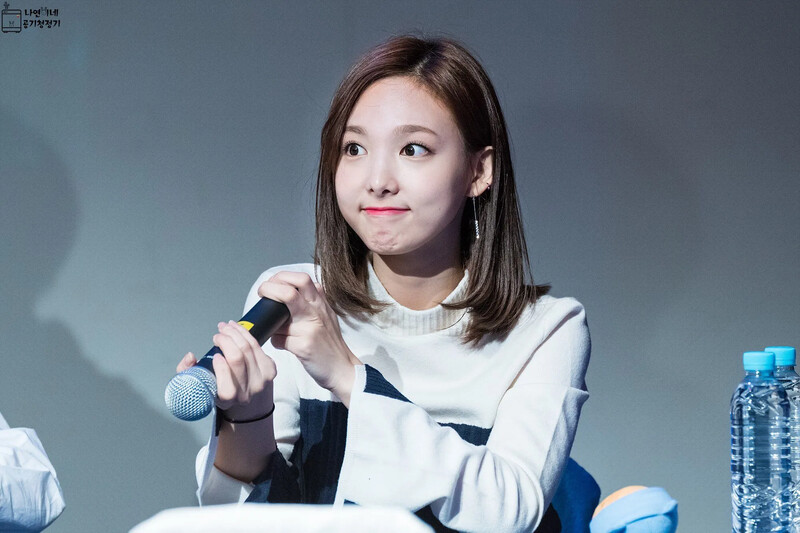 Nayeon_Cleaner CwEeGX3UkAE73Vq  20161030.jpg