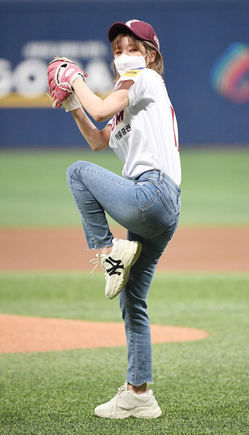 210506 ChoA - Kiwoom Heroes 1st Pitch documents 4