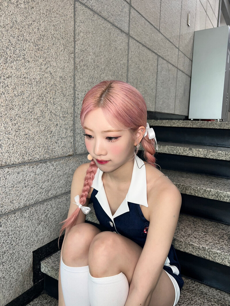 220703 LOONA Twitter Update - Kim Lip documents 5