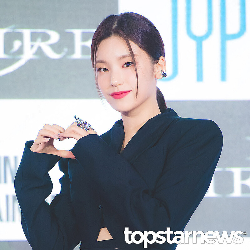 221125 ITZY Yeji 6th Mini Album 'CHESHIRE' Media Showcase documents 5