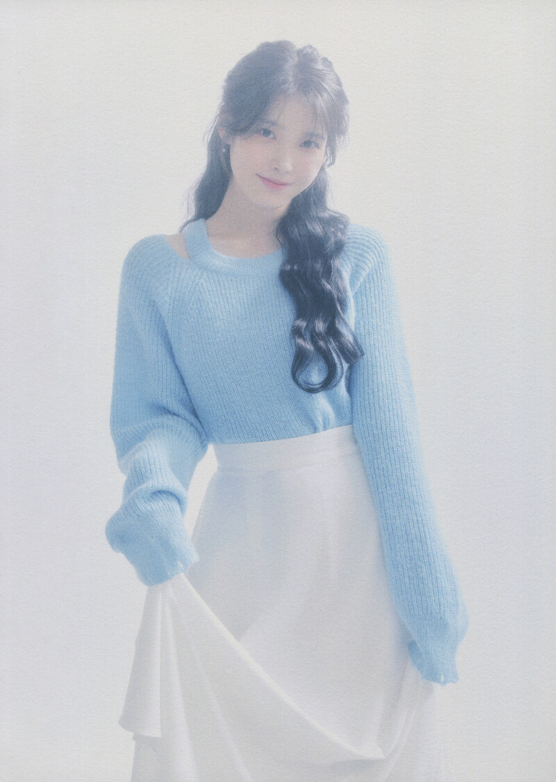 IU - 5th Official ‘UAENA’ Fanclub Kit [SCANS] documents 1