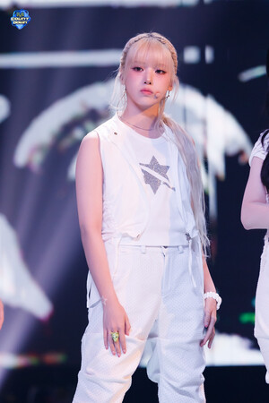 240905 NMIXX Jiwoo - 'See that?' at M COUNTDOWN