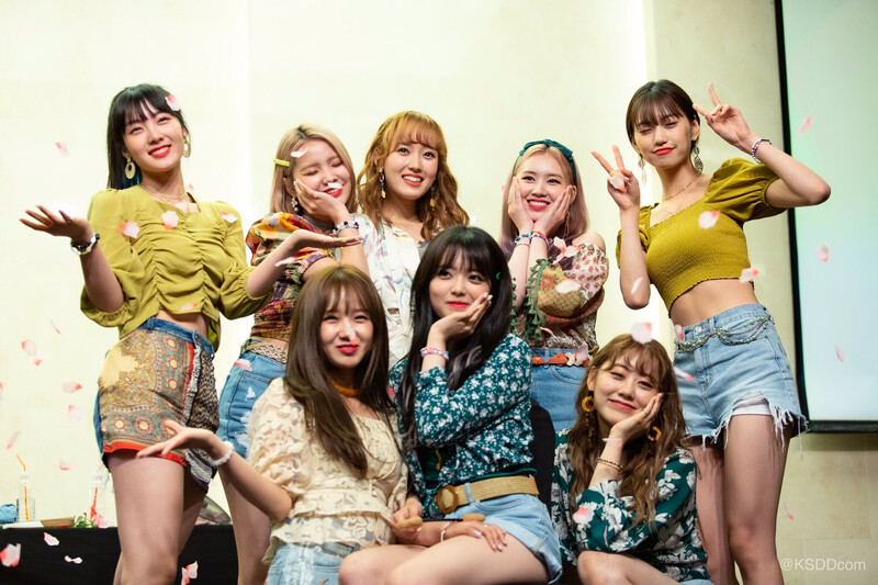 190825 Weki Meki at 'WEEK END LOL' Mapo Fansign documents 2