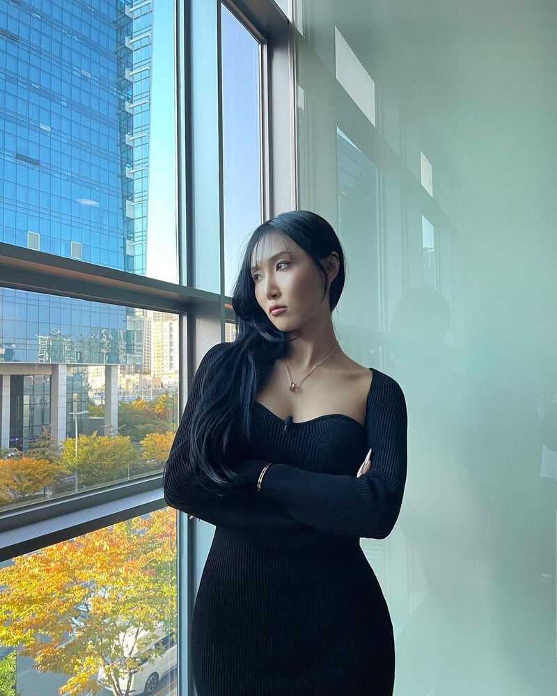 221113 MAMAMOO Instagram Update - Hwasa documents 2