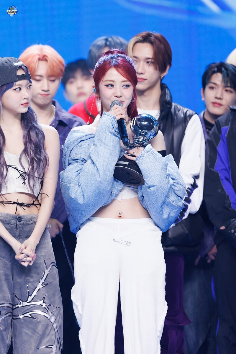 240229 LE SSERAFIM Yunjin - 'EASY' and 'Smart' at M Countdown documents 12