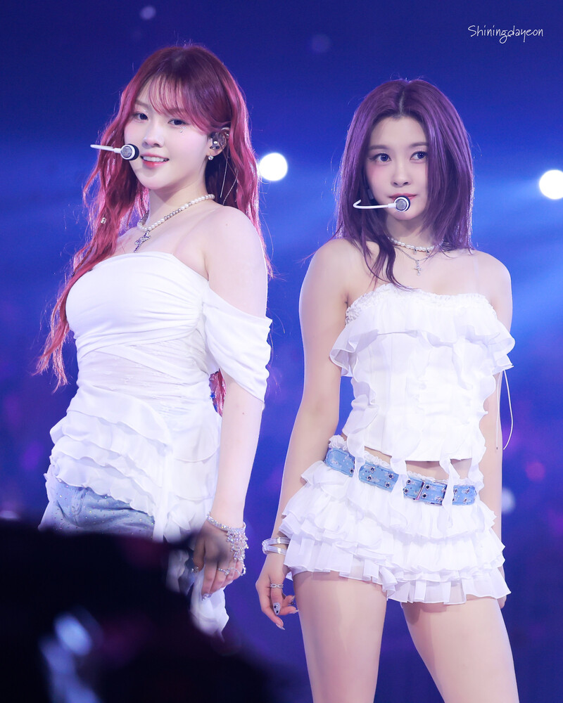 240602 Kep1er Chaehyun & Dayeon - KWave Festival documents 2