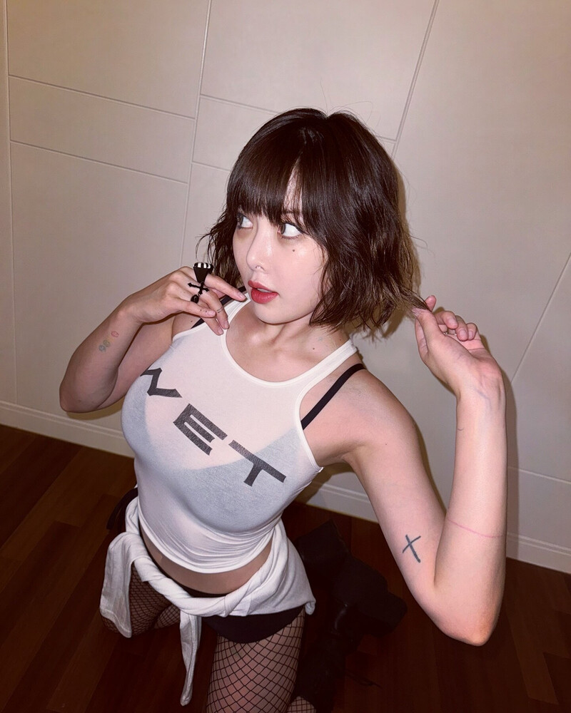 240705 Hyuna Instagram update documents 2