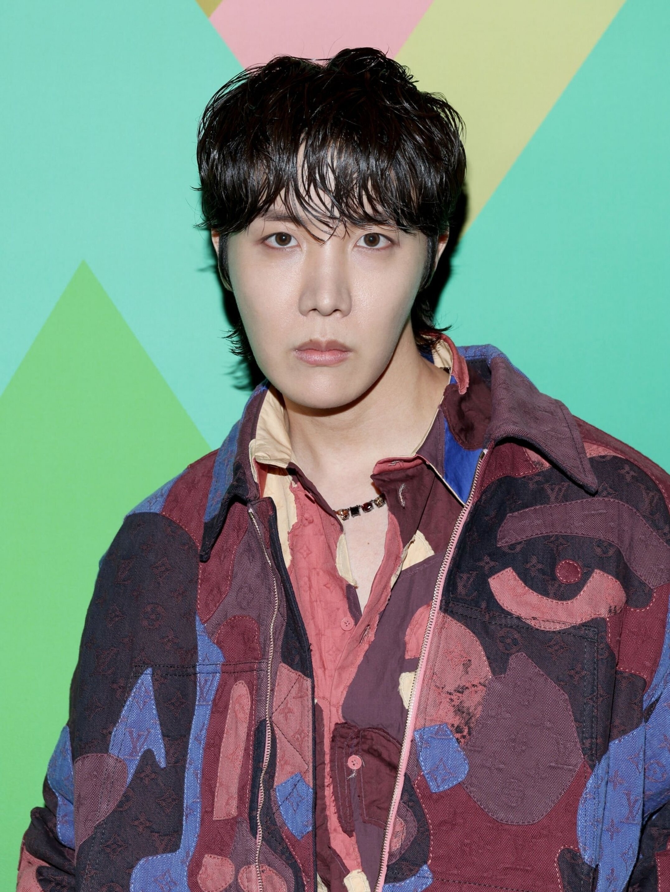 Watch J-Hope sparkle and shine in Louis Vuitton's new Men's Fall-Winter 23  campaign, BTS' ARMY loves new pics and video