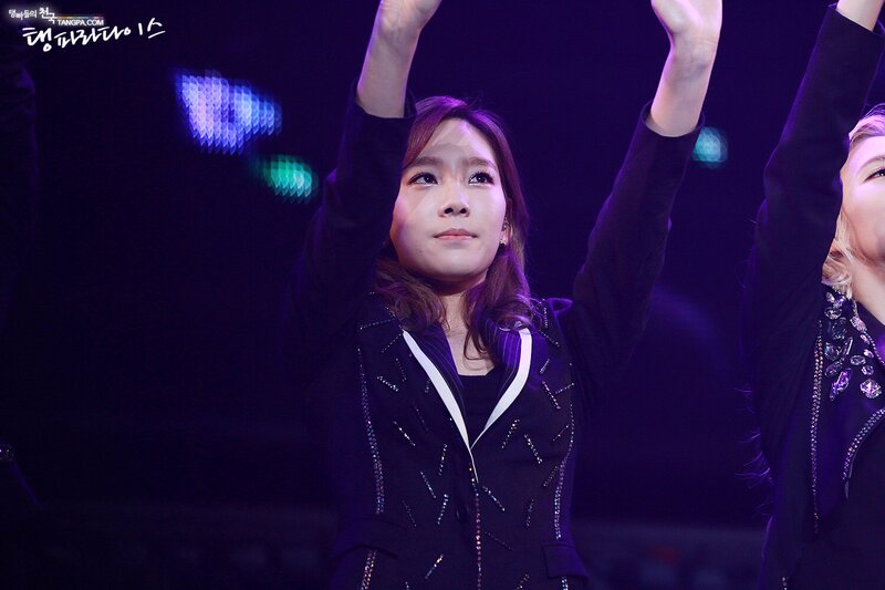 121021 Girls' Generation Taeyeon at GS& Concert documents 11