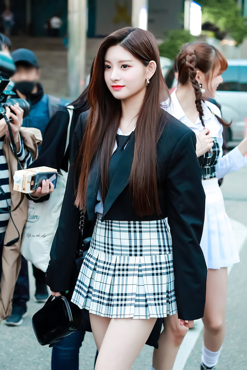 190419 EVERGLOW Yiren documents 3