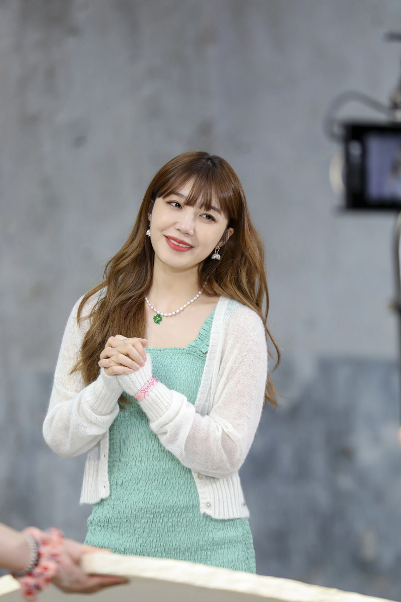 210419 Apink 'Thank you' MV Shoot by Melon documents 3