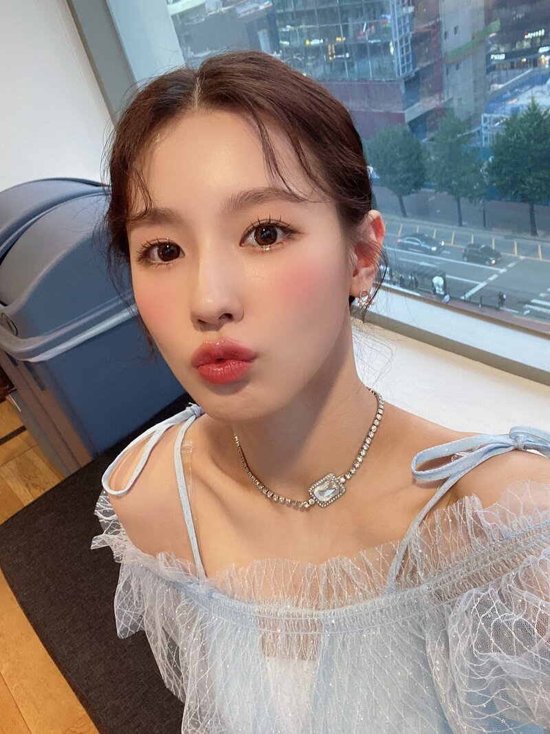 210713 (G)I-DLE Miyeon SNS Update documents 8