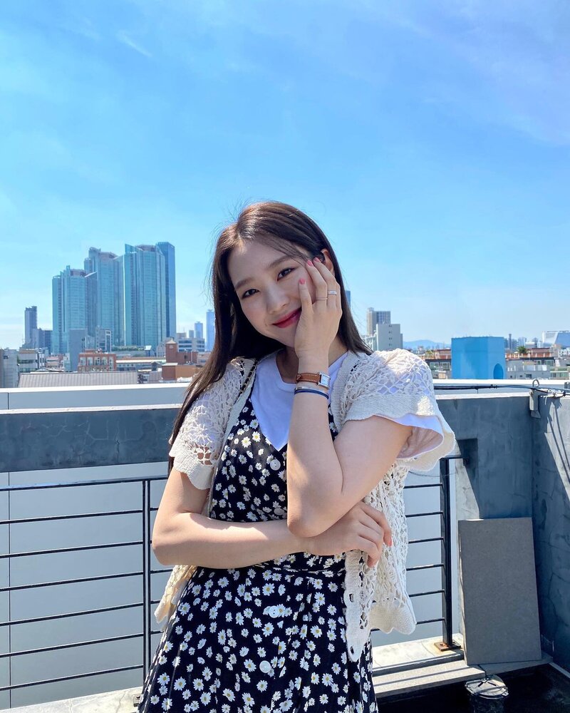 July 26, 2021 OH MY GIRL Jiho Instagram Update | Kpopping