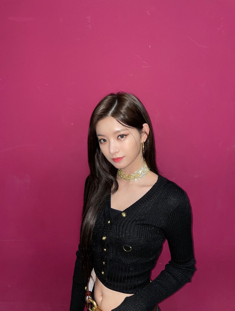 211211 EVERGLOW Twitter Update - Yiren documents 1