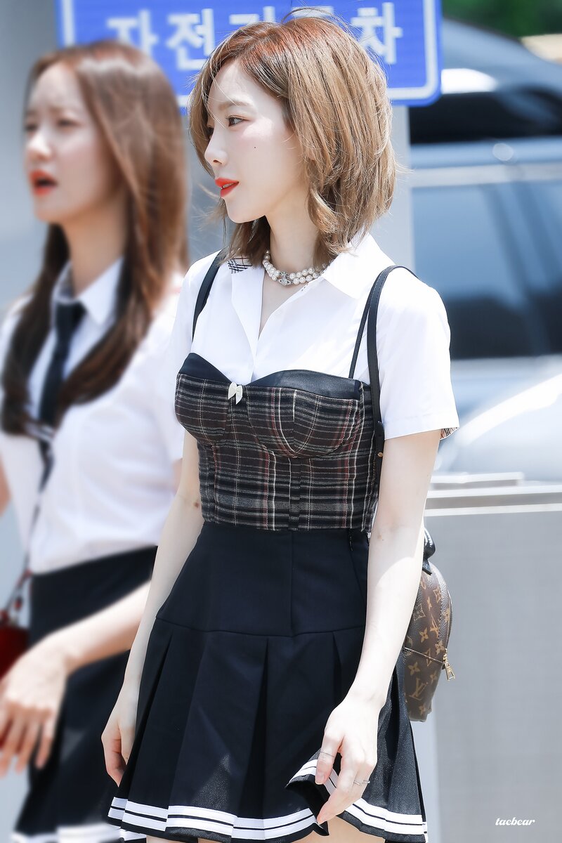 220728 SNSD Taeyeon - 'Knowing Bros' Filming documents 13