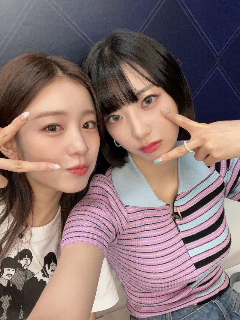 230727 WOOAH Twitter Update - WOOYEON with H1-KEY RIINA documents 2