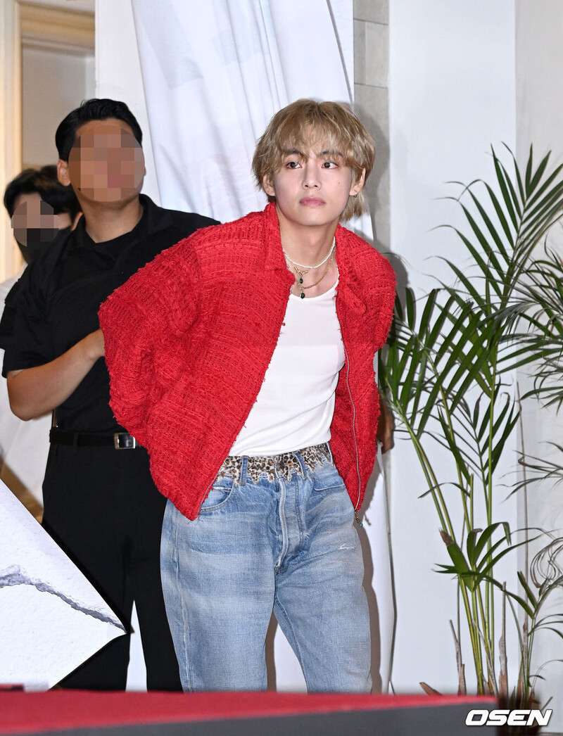 230808 BTS V - 'Concrete Utopia' VIP Premier documents 7