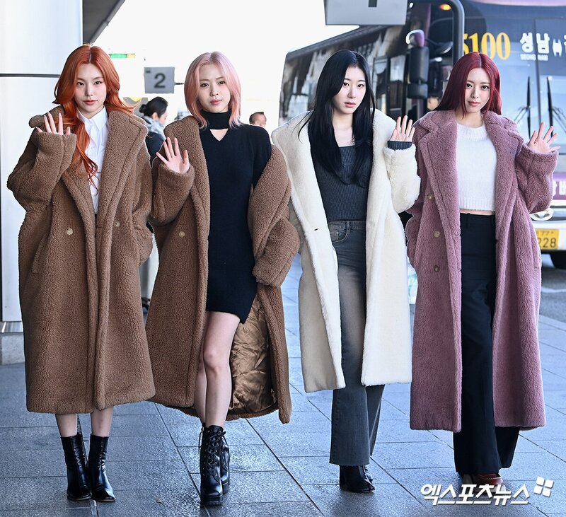 231201 ITZY at Gimpo International Airport documents 1
