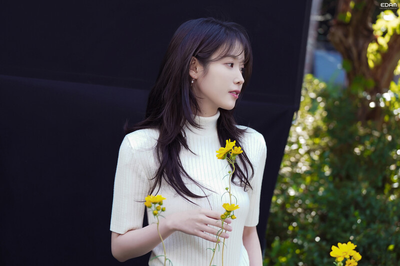 241113 EDAM Naver Post - IU - 2025 Season's Greetings Behind documents 4