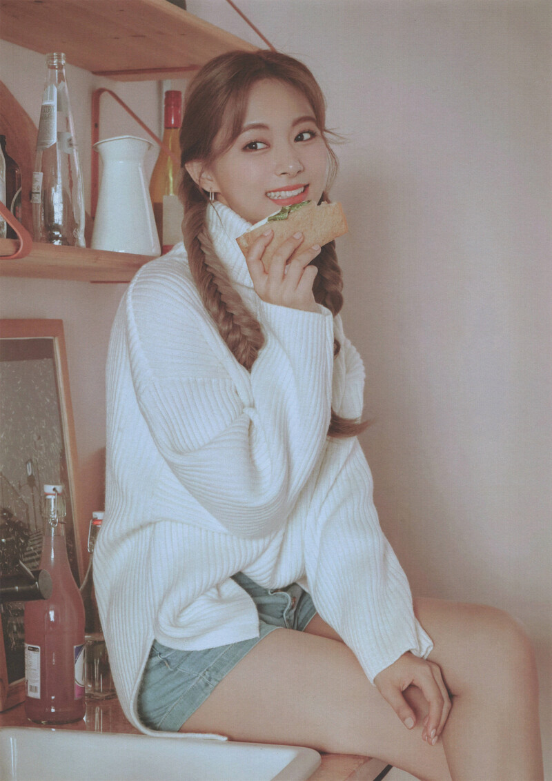 Yes, I am Tzuyu 1st Photobook [SCANS] documents 4