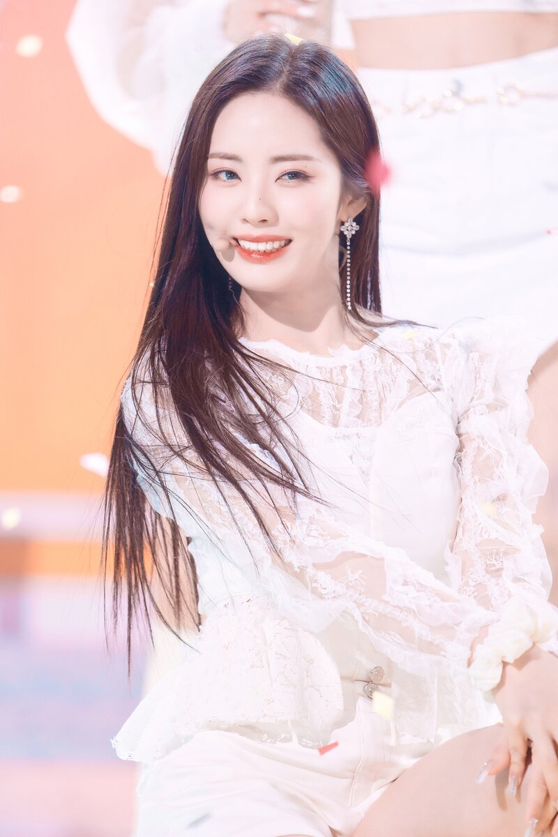 220123 fromis_9 Jiwon - 'DM' at Inkigayo documents 10