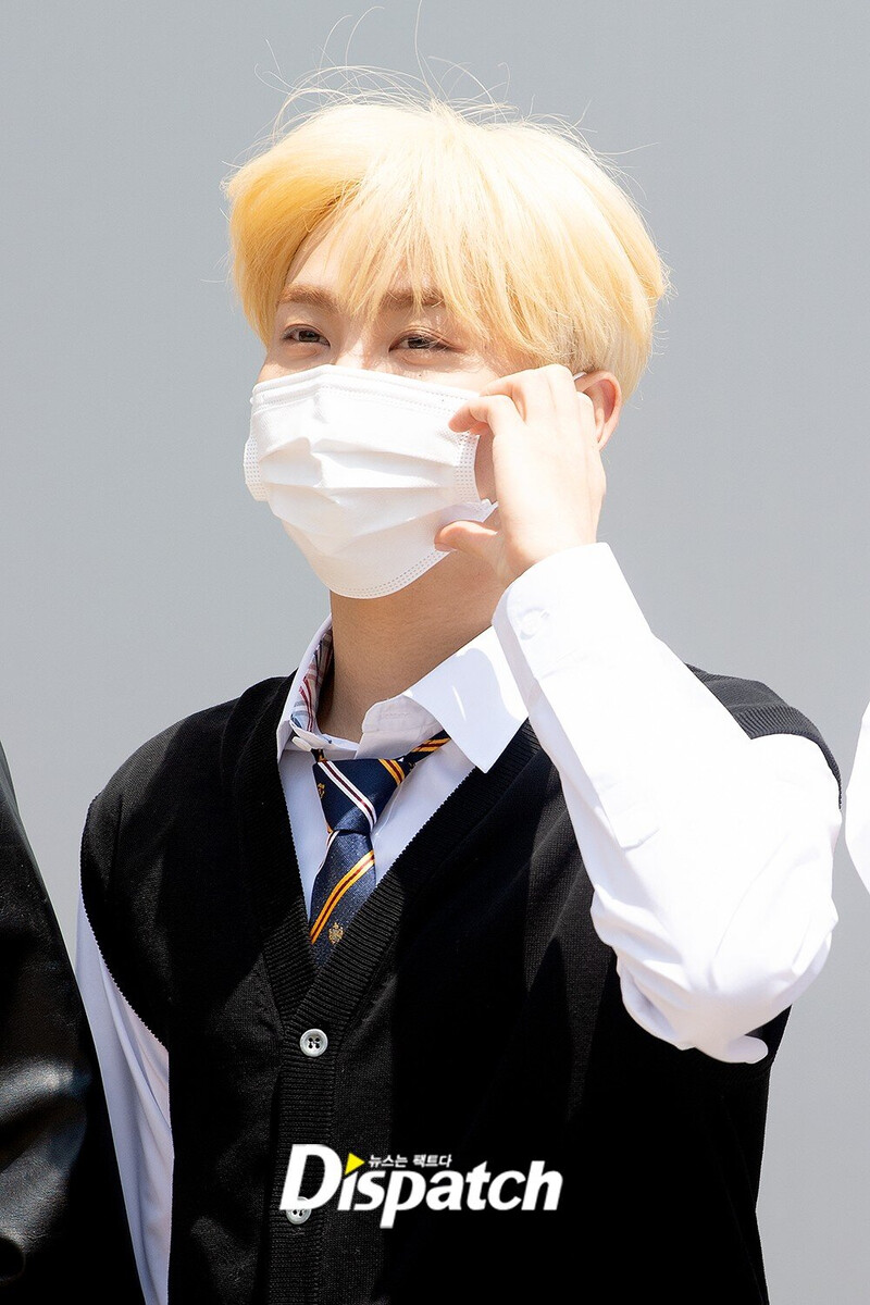 220512 Seventeen's Seungkwan on the Way to 'Knowing Bros' Filming documents 3