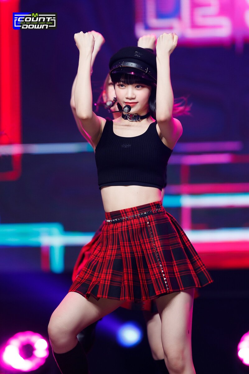 220526 LE SSERAFIM - 'FEARLESS' at M Countdown documents 19