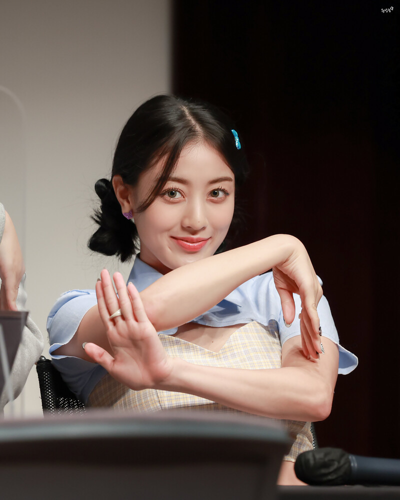 220903 TWICE Jihyo - Fansign Event | kpopping