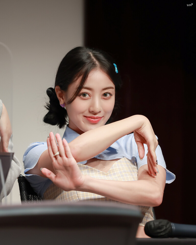 220903 TWICE Jihyo - Fansign Event documents 3