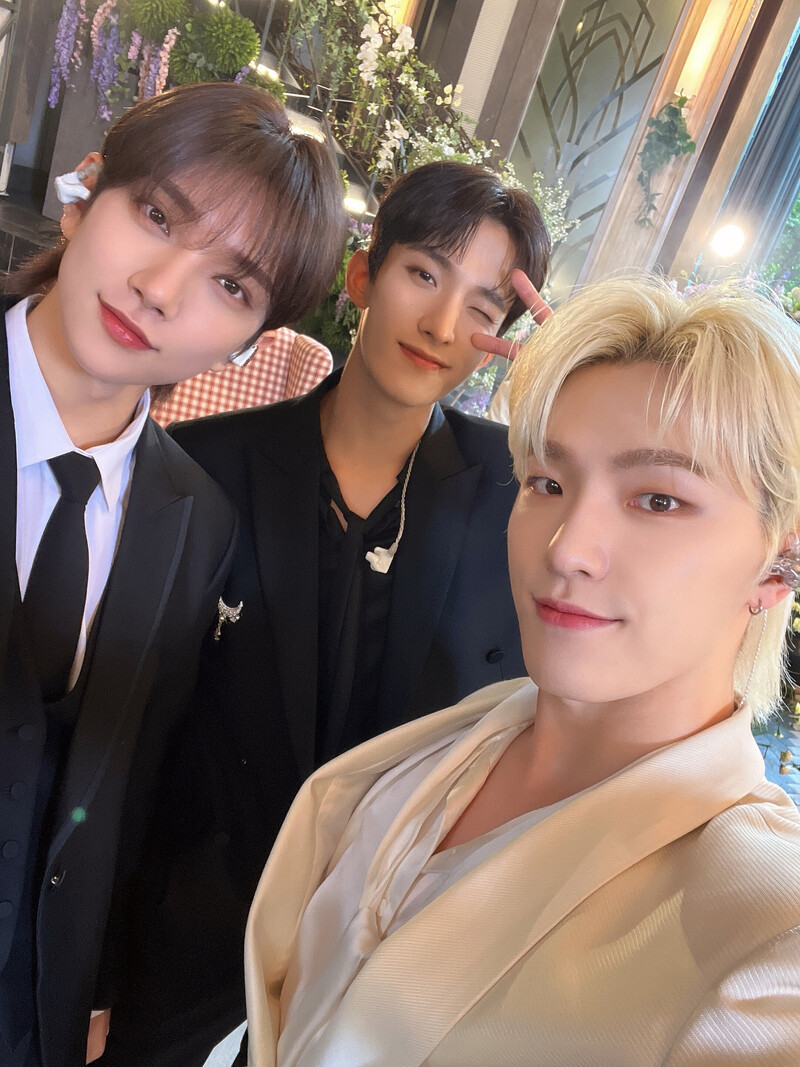 230526 SEVENTEEN Weverse Update - Joshua, Dino, DK documents 2