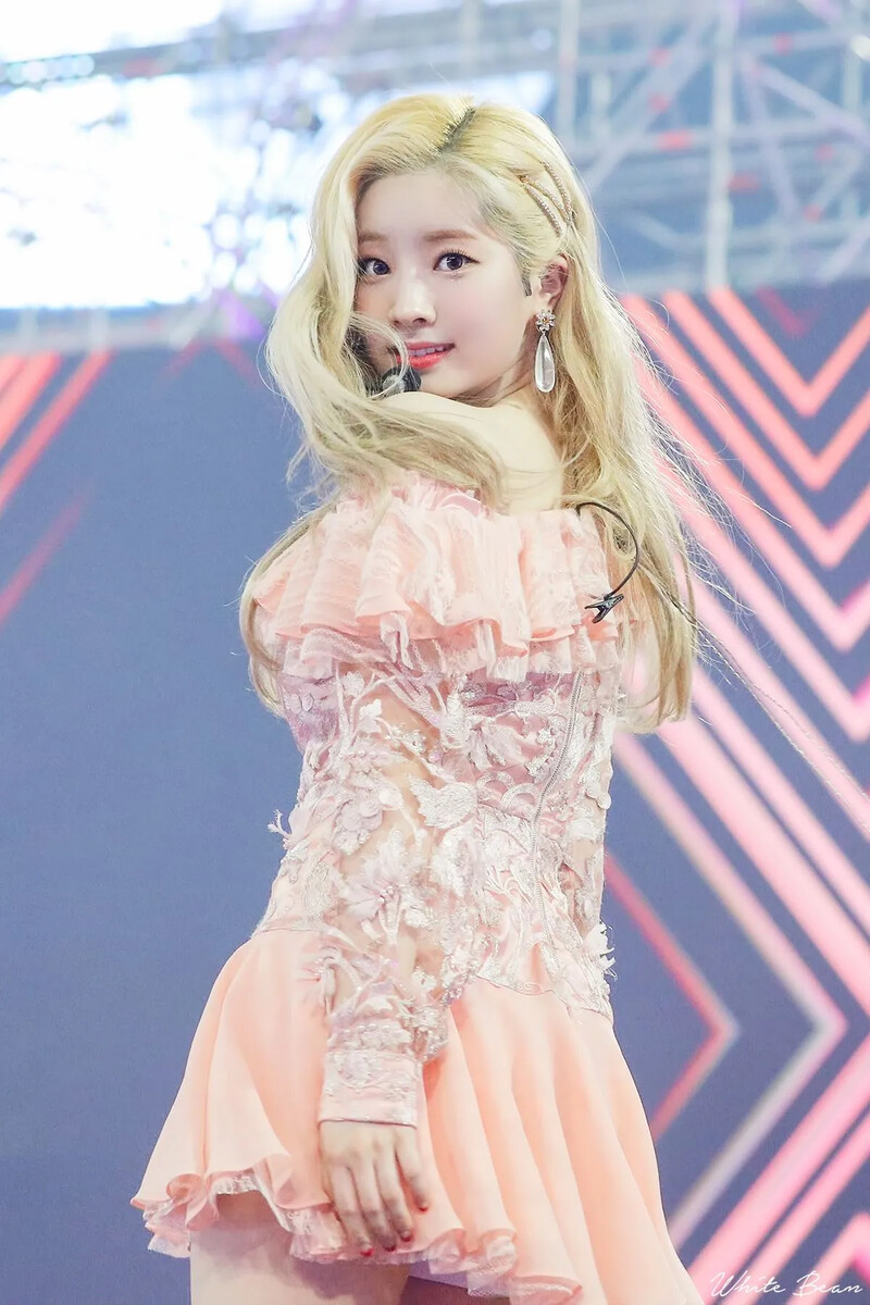 Dahyun_Fan-1213667314442231808-ENfP-sHUEAE2YfZ.jpg